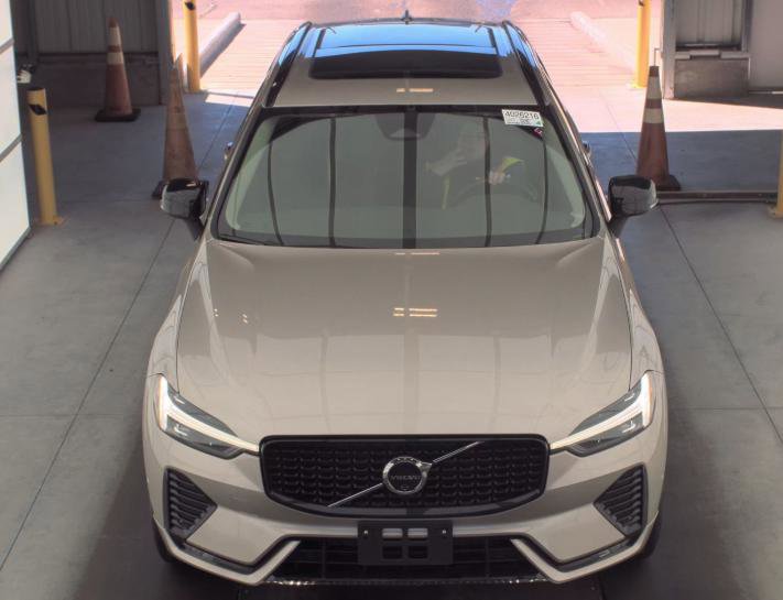 Used 2025 Volvo XC60 B5 Plus image 14