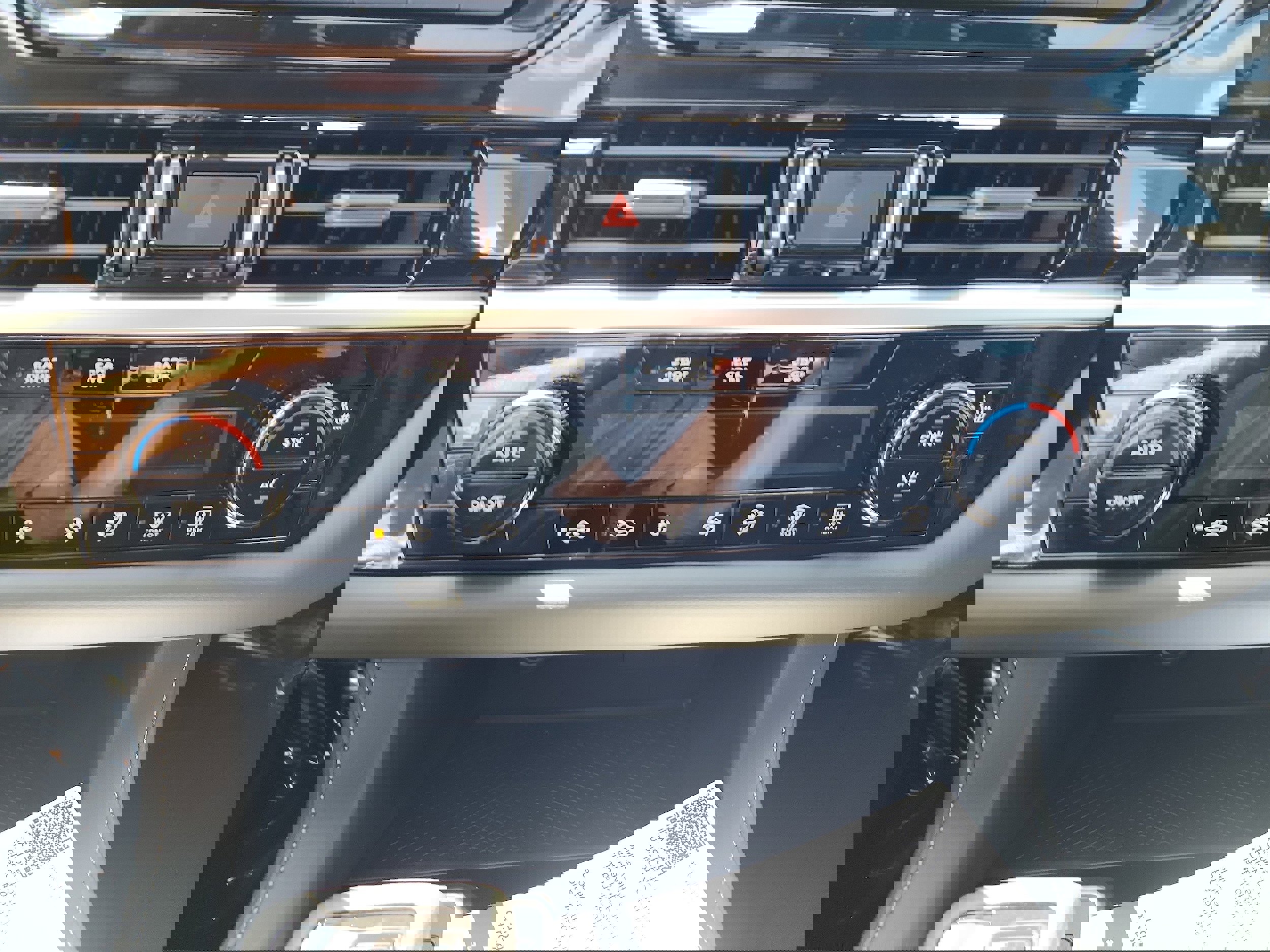 New 2025 Nissan Pathfinder SV w/ Black Appearance Package image 15