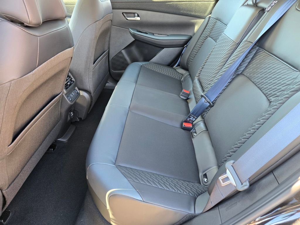 New 2026 Nissan Leaf Platinum+ w/ Cargo Package (Platinum+) FWD image 8