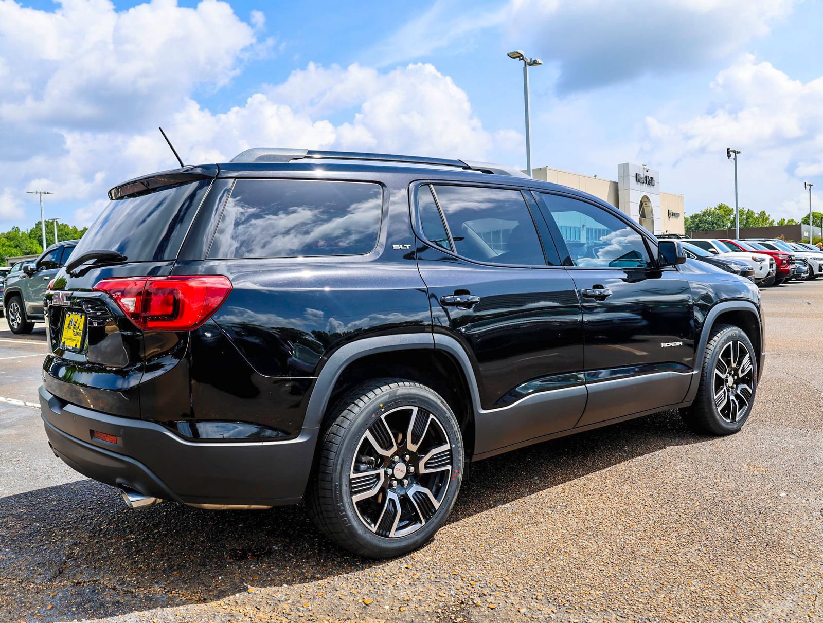 Used 2019 GMC Acadia SLT w/ Black Edition FWD image 8