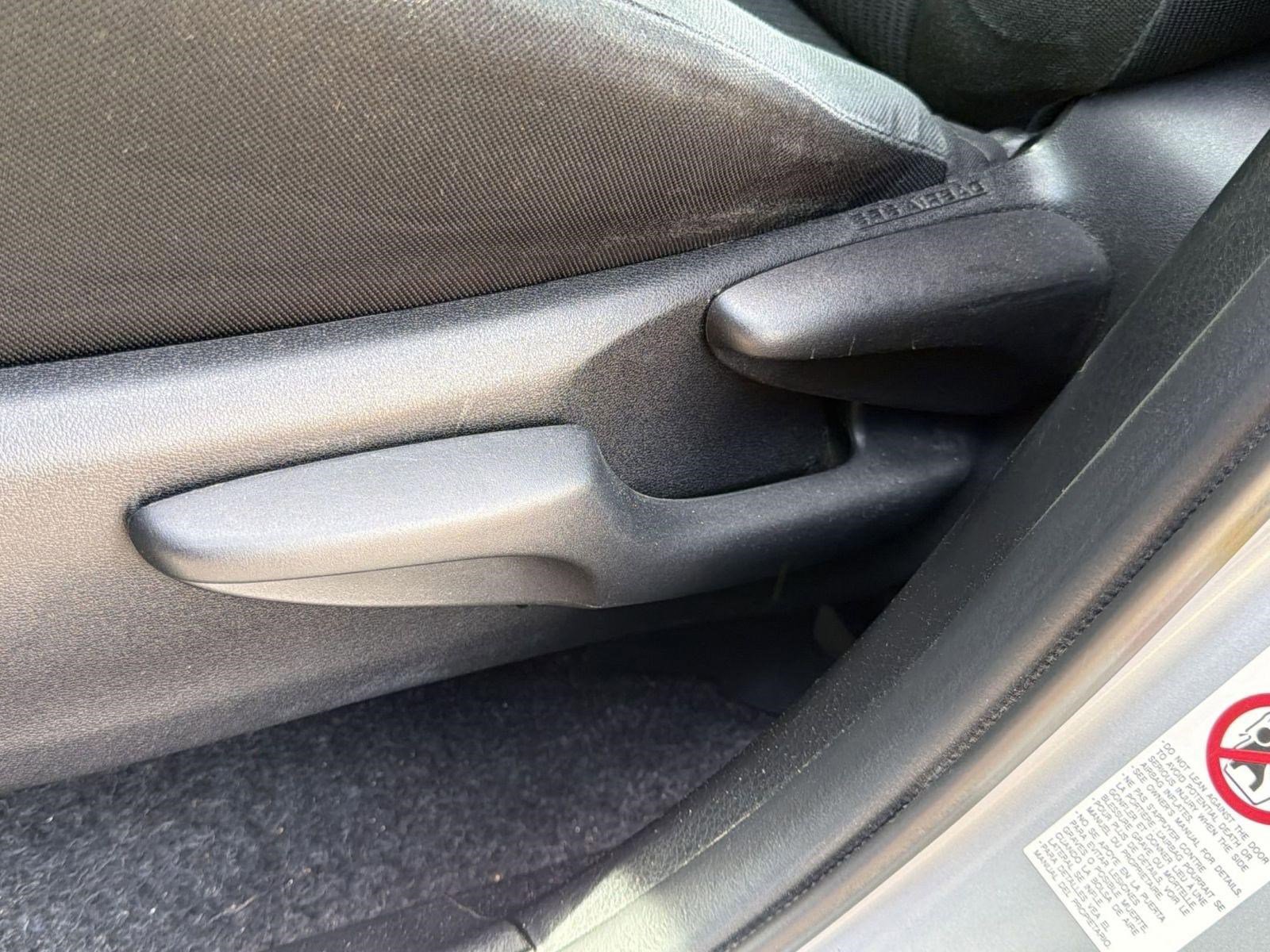 Used 2018 Toyota RAV4 LE image 12