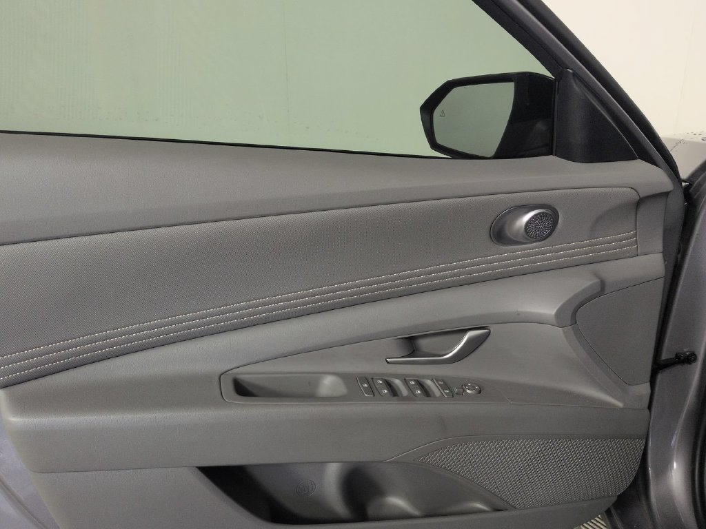 Used 2025 Hyundai Elantra Sport FWD image 26