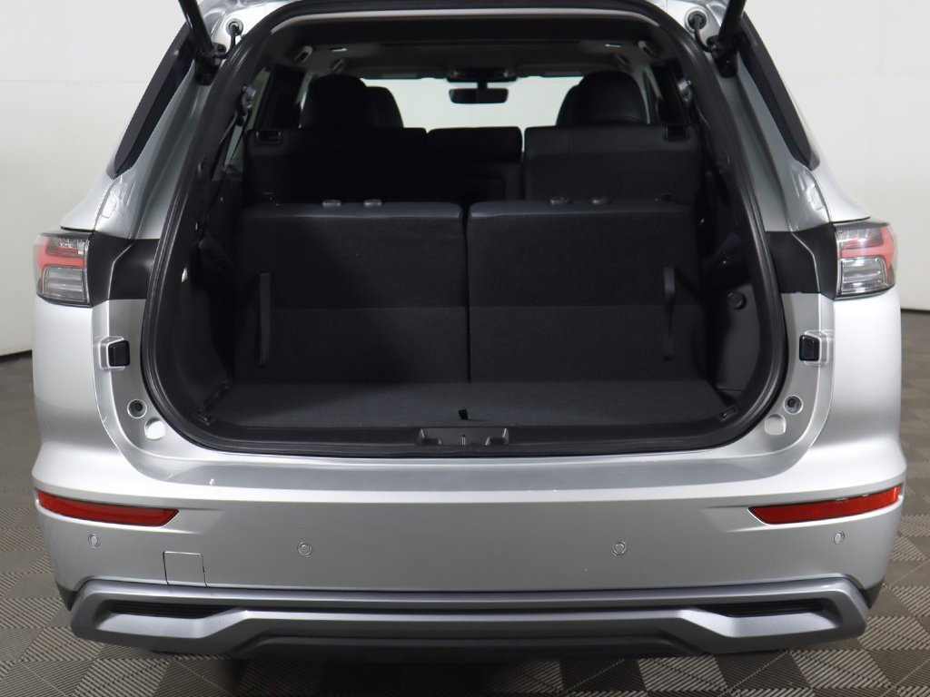 New 2025 Mitsubishi Outlander SE image 17