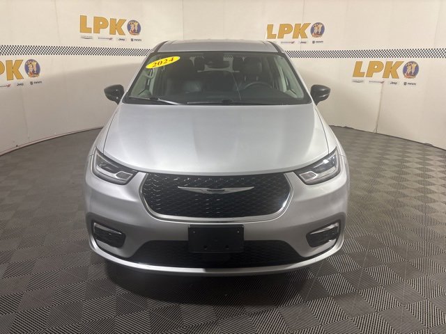 Certified 2024 Chrysler Pacifica Touring-L image 12