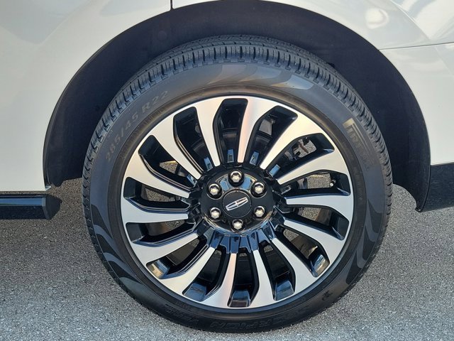 Certified 2024 Lincoln Navigator Black Label image 9