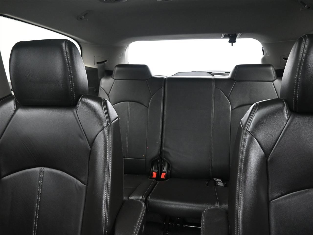 Used 2017 Chevrolet Traverse LT FWD image 12