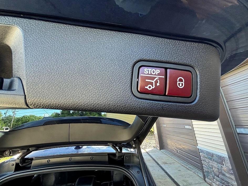 Used 2015 Mercedes-Benz ML 63 AMG 4MATIC image 23