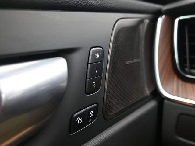 Used 2023 Volvo XC60 B6 Ultimate w/ Climate Package image 30