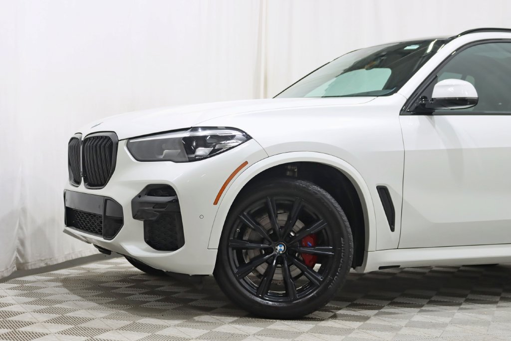 Used 2023 BMW X5 xDrive40i w/ M Sport Package AWD/4WD image 2