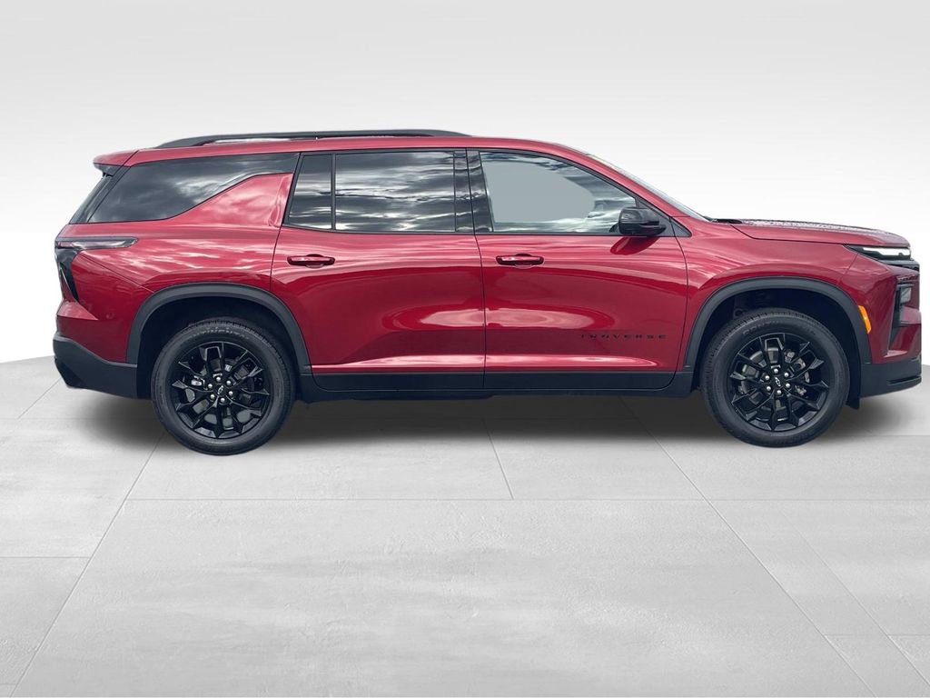 Used 2024 Chevrolet Traverse LT w/ Midnight/Sport Edition image 2