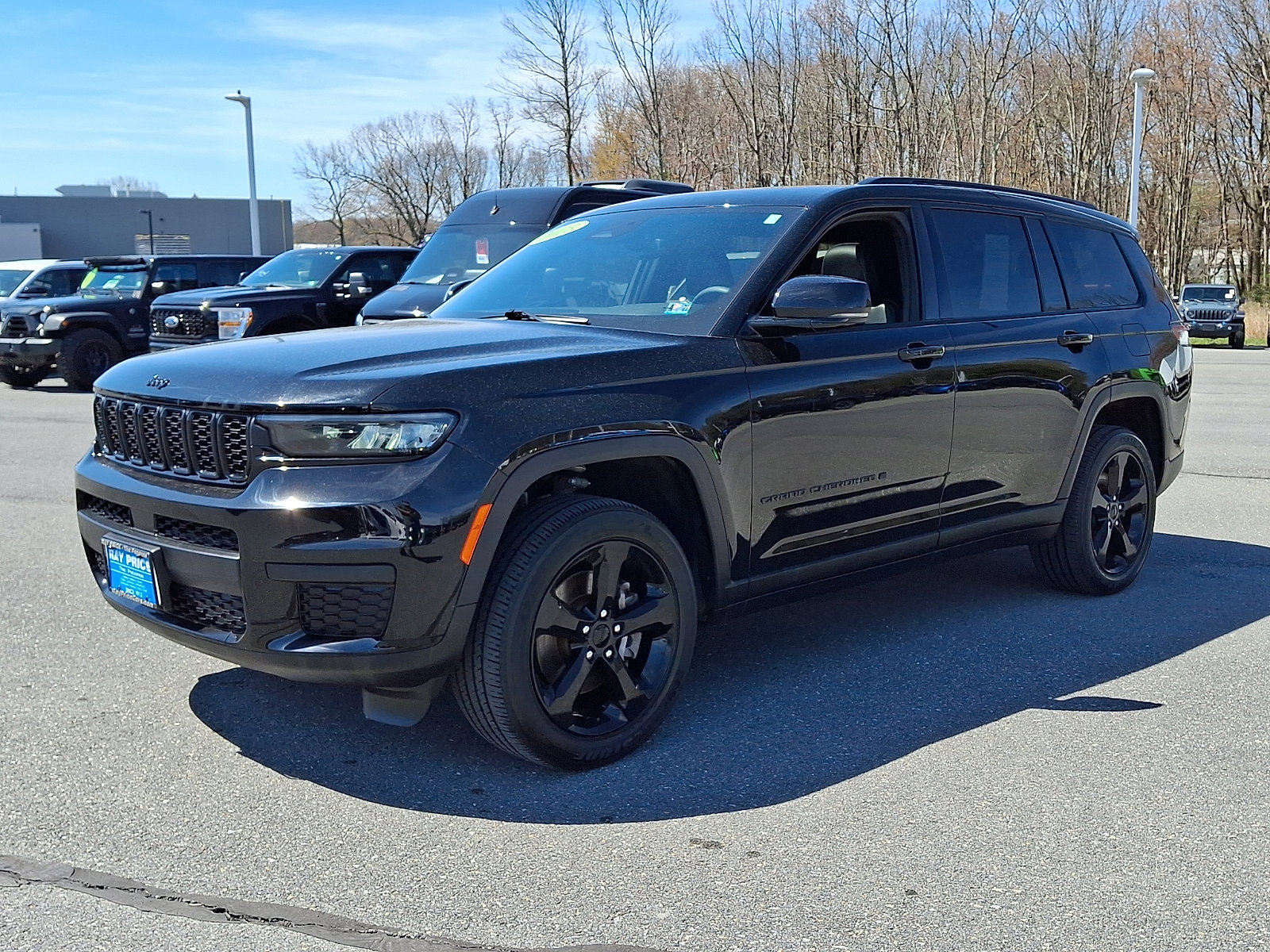Used 2023 Jeep Grand Cherokee L Laredo AWD/4WD image 3