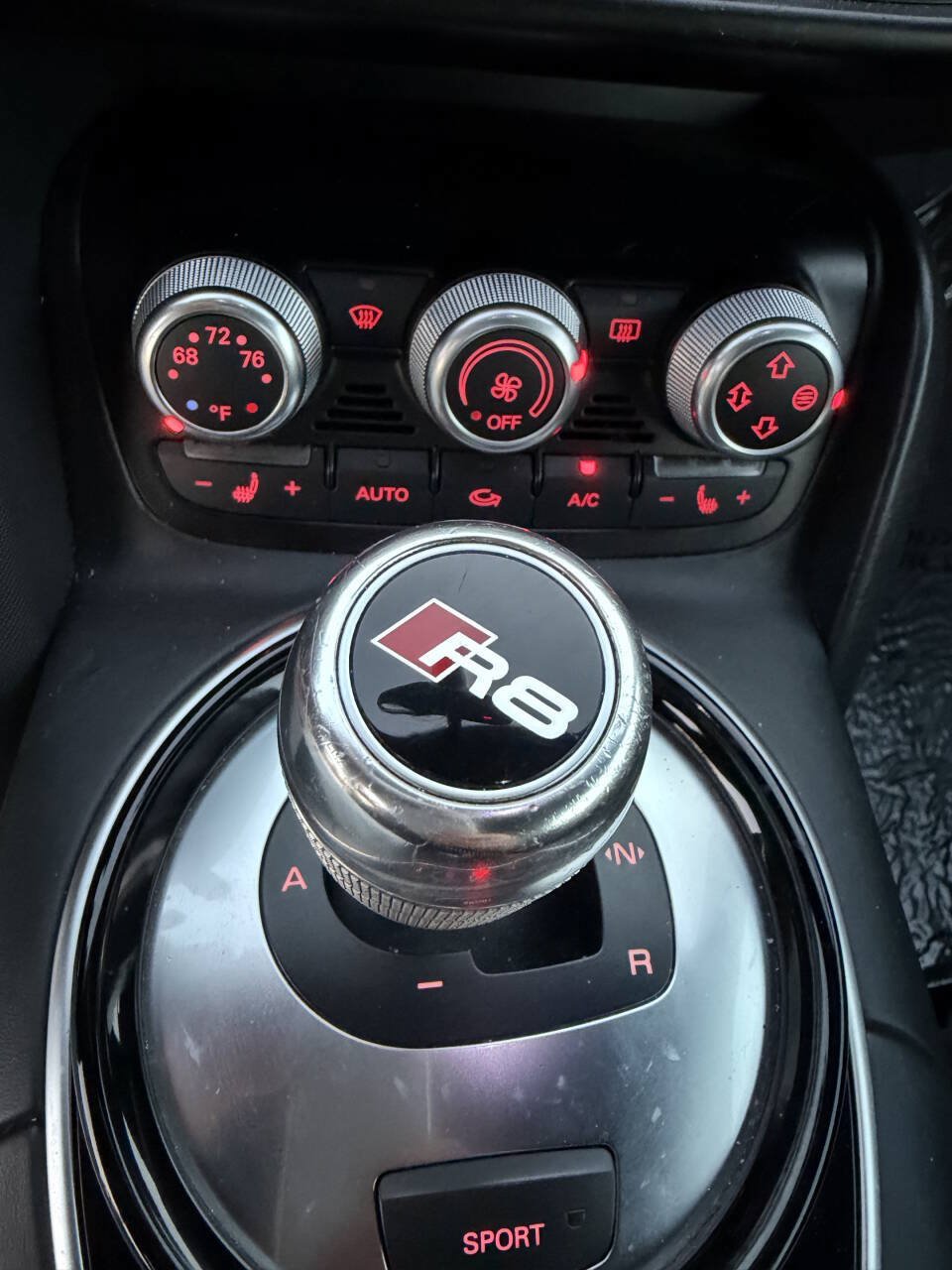 Used 2014 Audi R8 V8 w/ Ceramic Brake Package AWD/4WD image 28