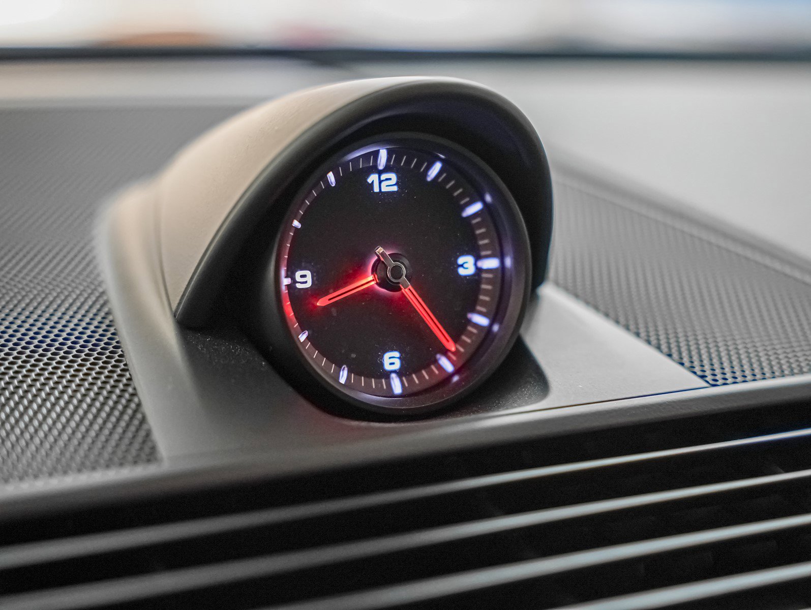 Used 2023 Porsche Panamera 4 Platinum Edition w/ Assistance Package image 25