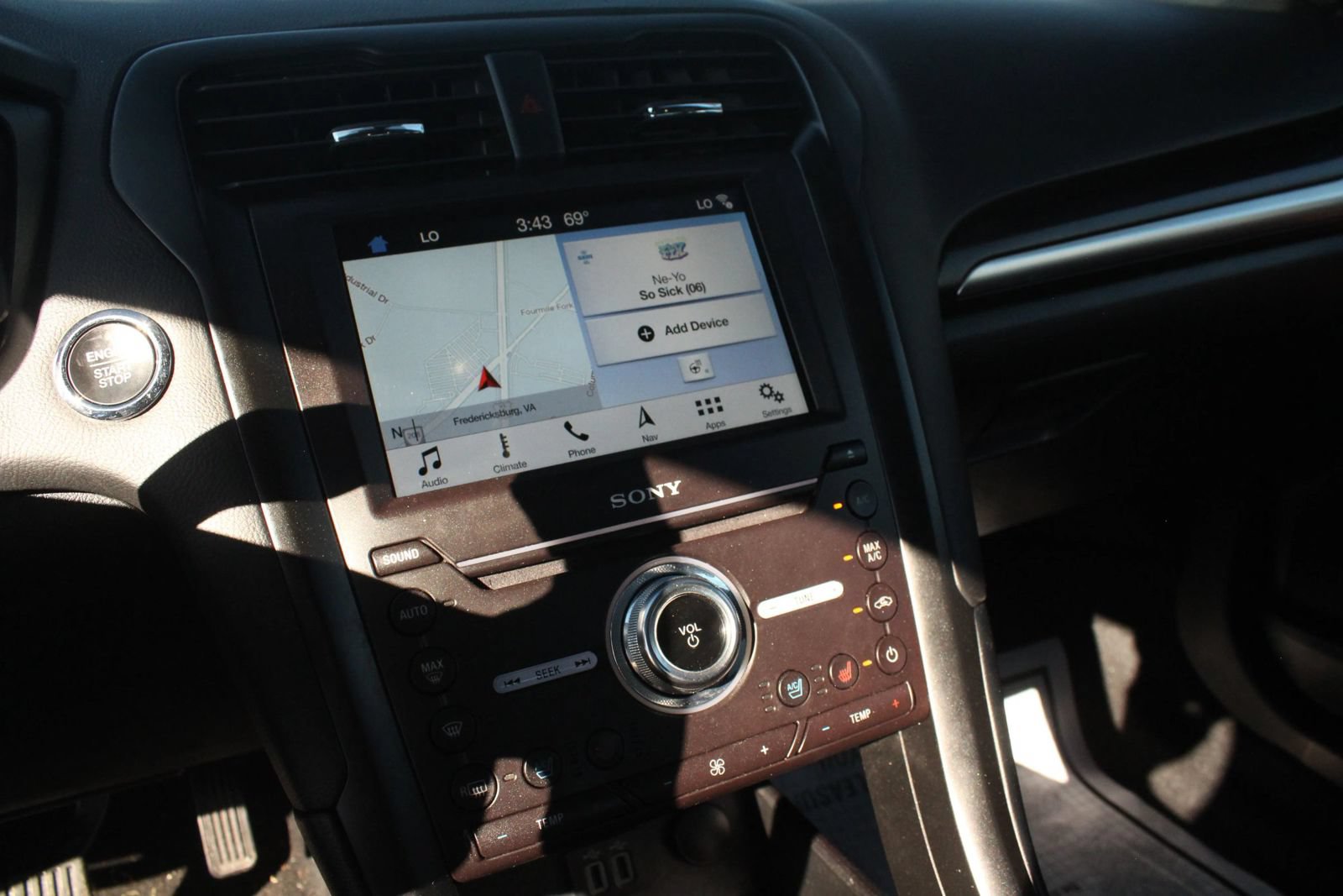 Used 2019 Ford Fusion Energi Titanium FWD image 18