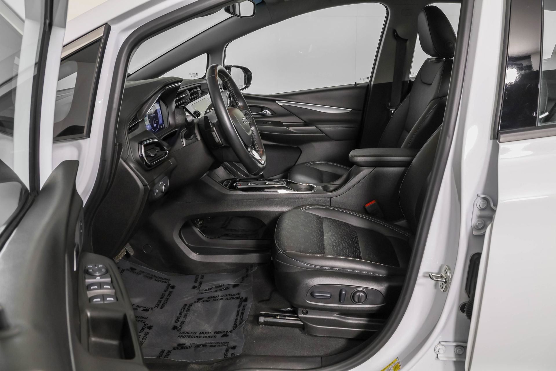 Used 2023 Chevrolet Bolt LT FWD image 7