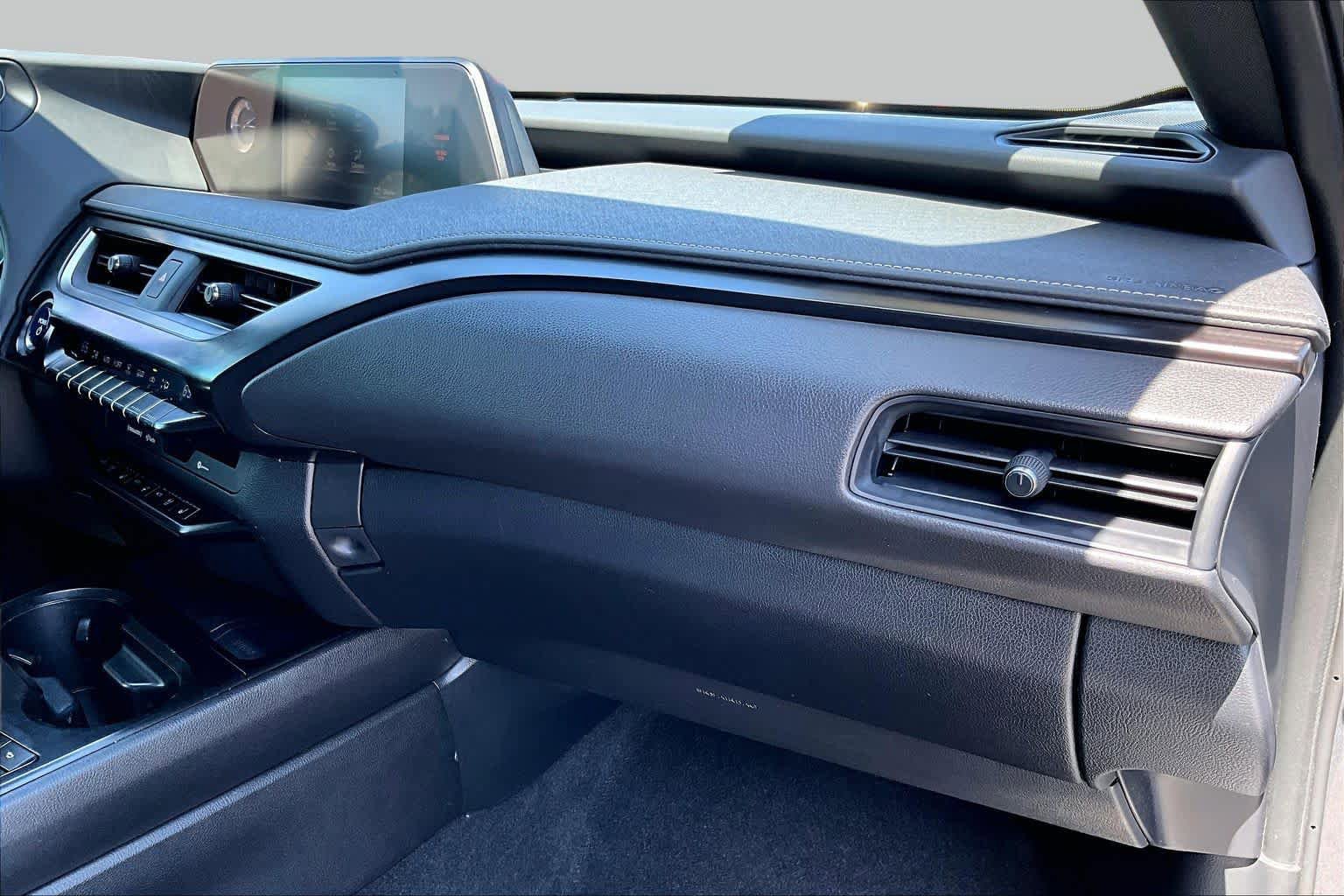 Used 2019 Lexus UX 250h w/ Premium Package AWD/4WD image 17