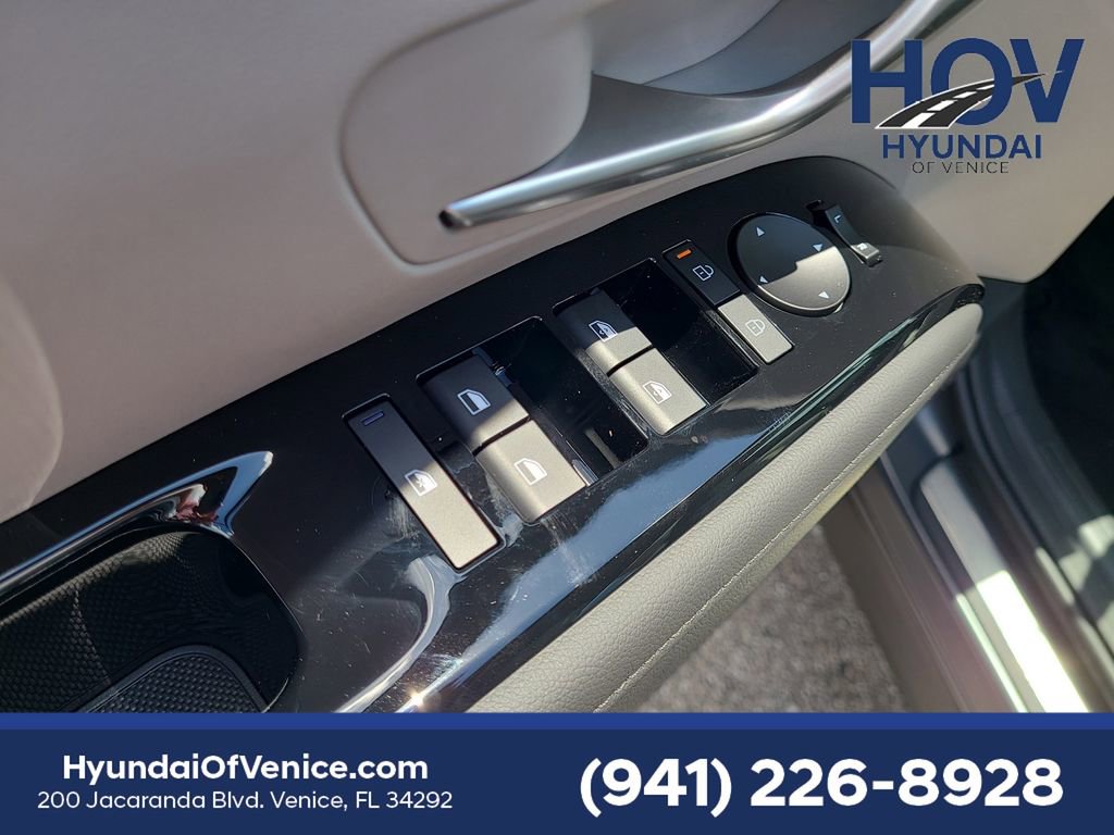 New 2025 Hyundai Tucson Limited image 11