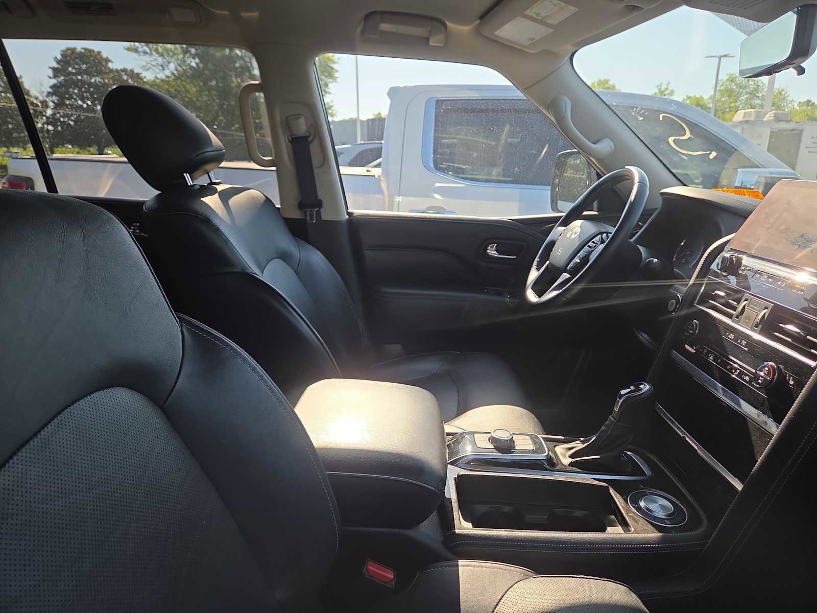 Used 2024 INFINITI QX80 Luxe RWD image 11