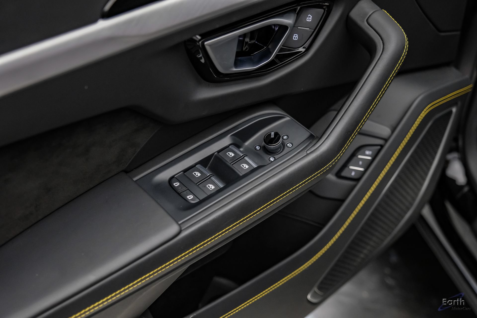 Used 2022 Lamborghini Urus AWD/4WD image 88