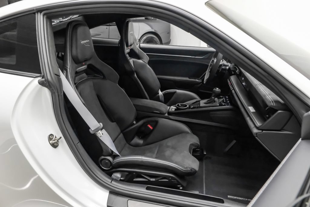 Used 2026 Porsche 911 GT3 w/ Weissach Package RWD image 34