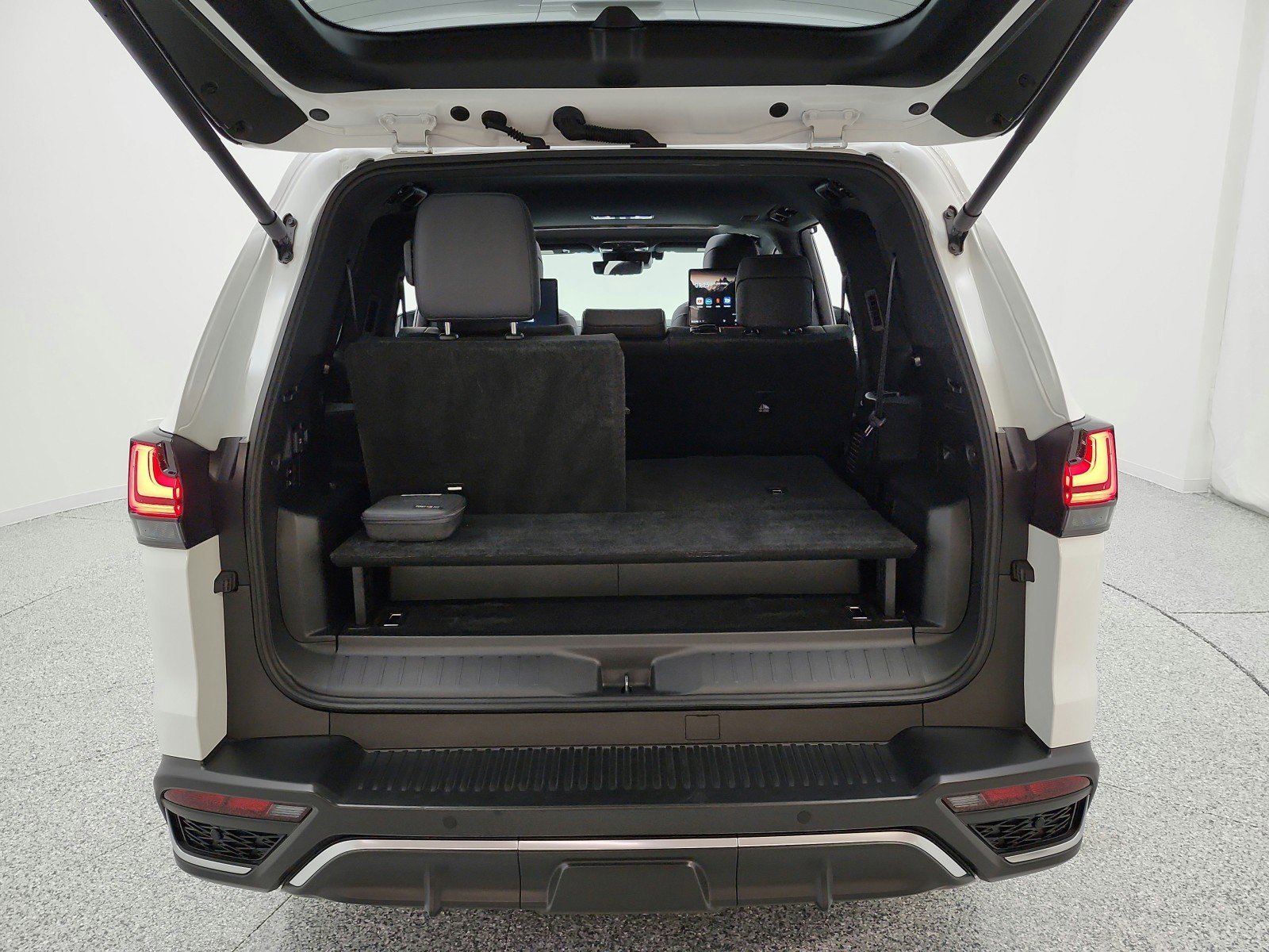 Used 2025 Lexus LX 700h F Sport image 21