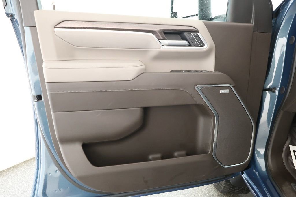 Used 2025 Chevrolet Silverado 3500 LTZ w/ LTZ Premium Package image 9