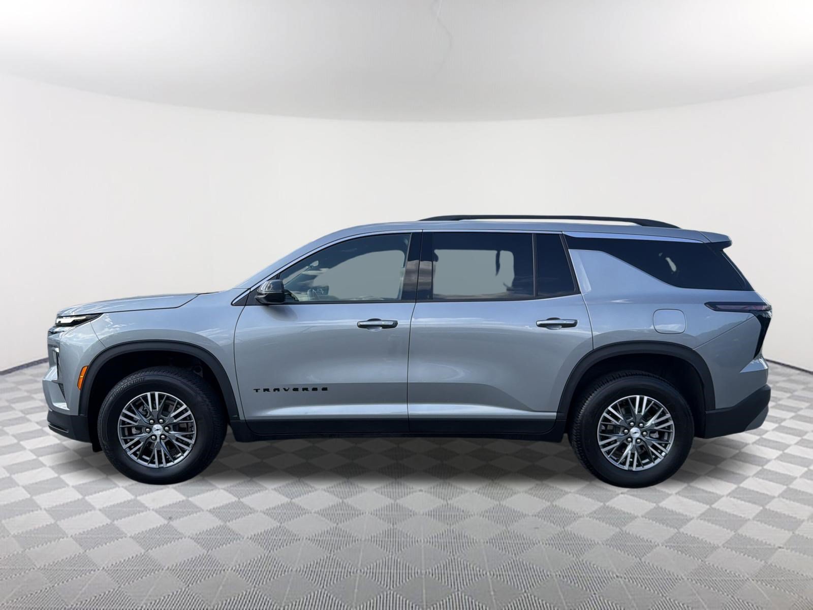 Used 2025 Chevrolet Traverse LT AWD/4WD image 14