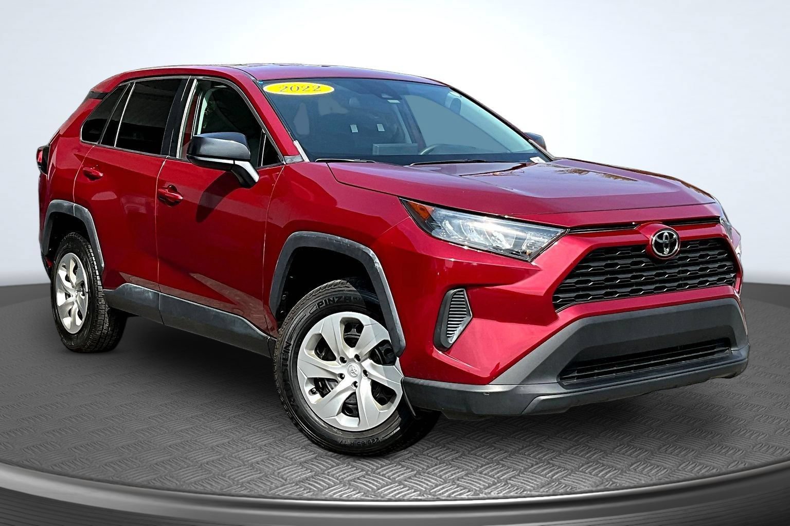 Used 2022 Toyota RAV4 LE FWD image 2