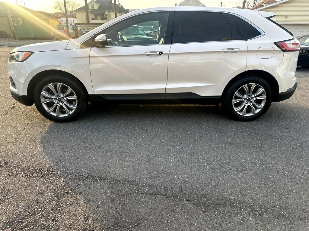 Used 2019 Ford Edge Titanium w/ Equipment Group 301A image 4