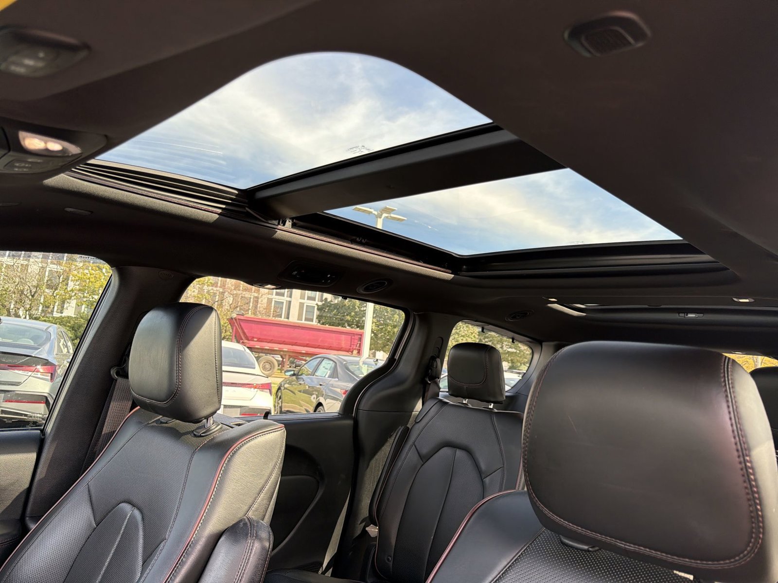 Used 2020 Chrysler Pacifica Limited FWD image 23