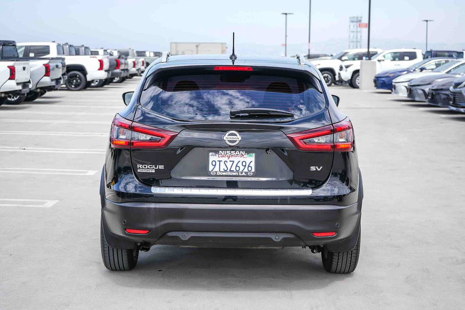 Used 2021 Nissan Rogue Sport SV w/ Technology Package FWD image 7