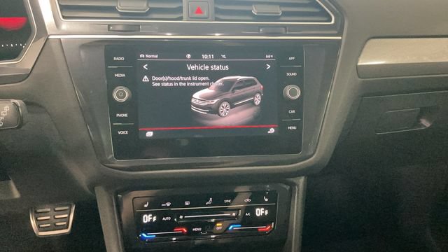 Certified 2024 Volkswagen Tiguan SE R-Line AWD/4WD image 21