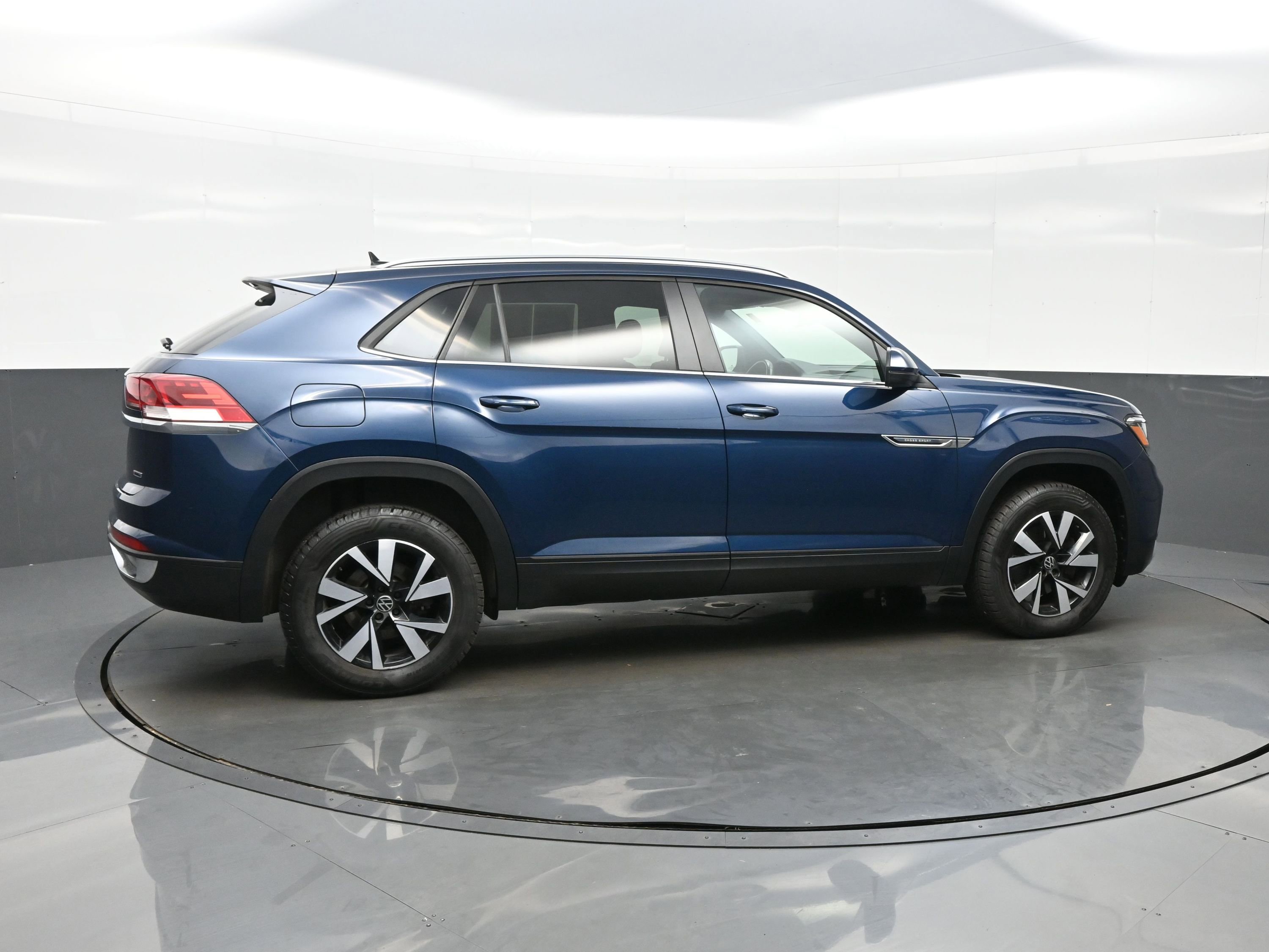 Used 2020 Volkswagen Atlas Cross Sport SE image 9