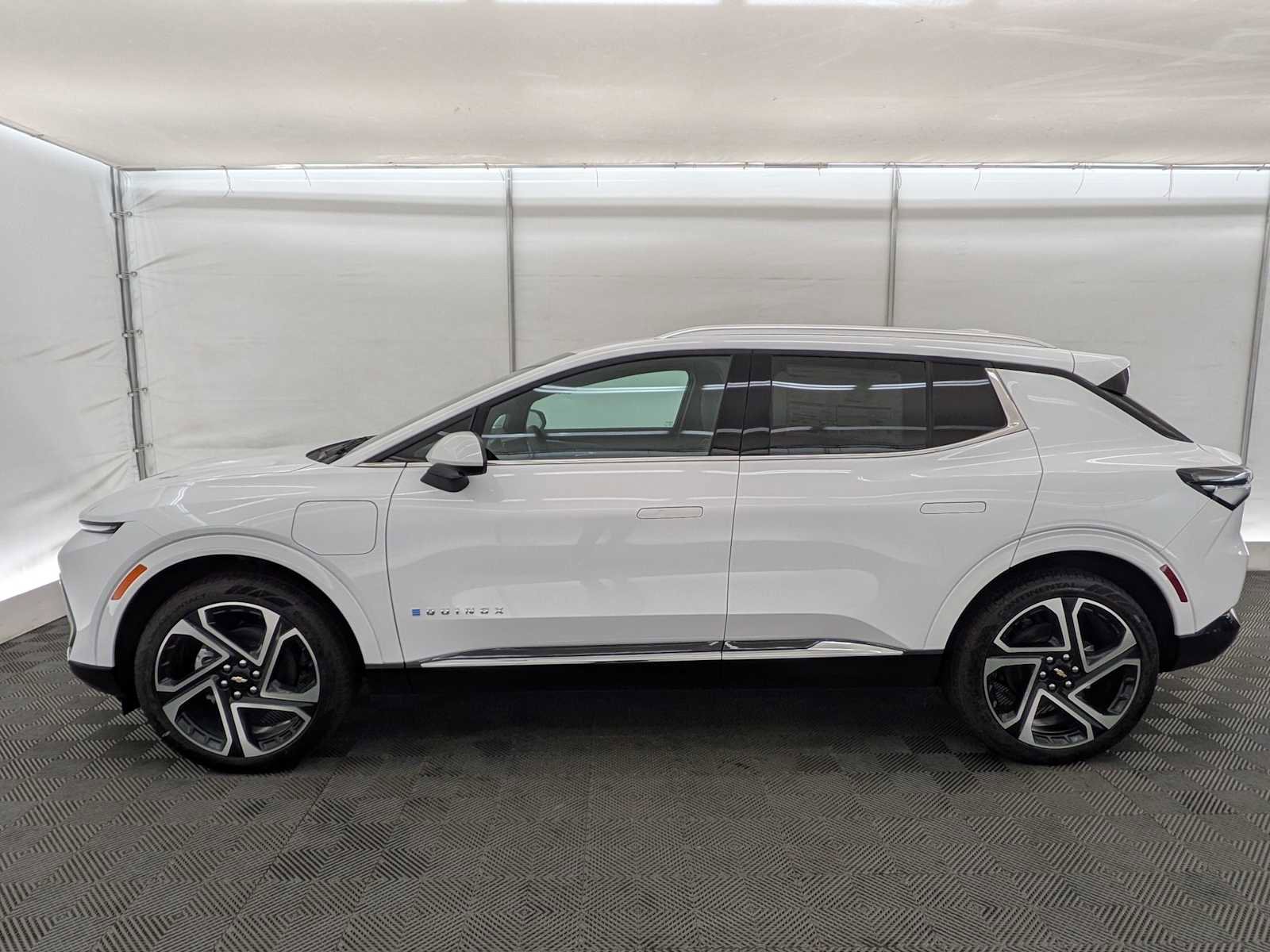 New 2026 Chevrolet Equinox EV LT image 3