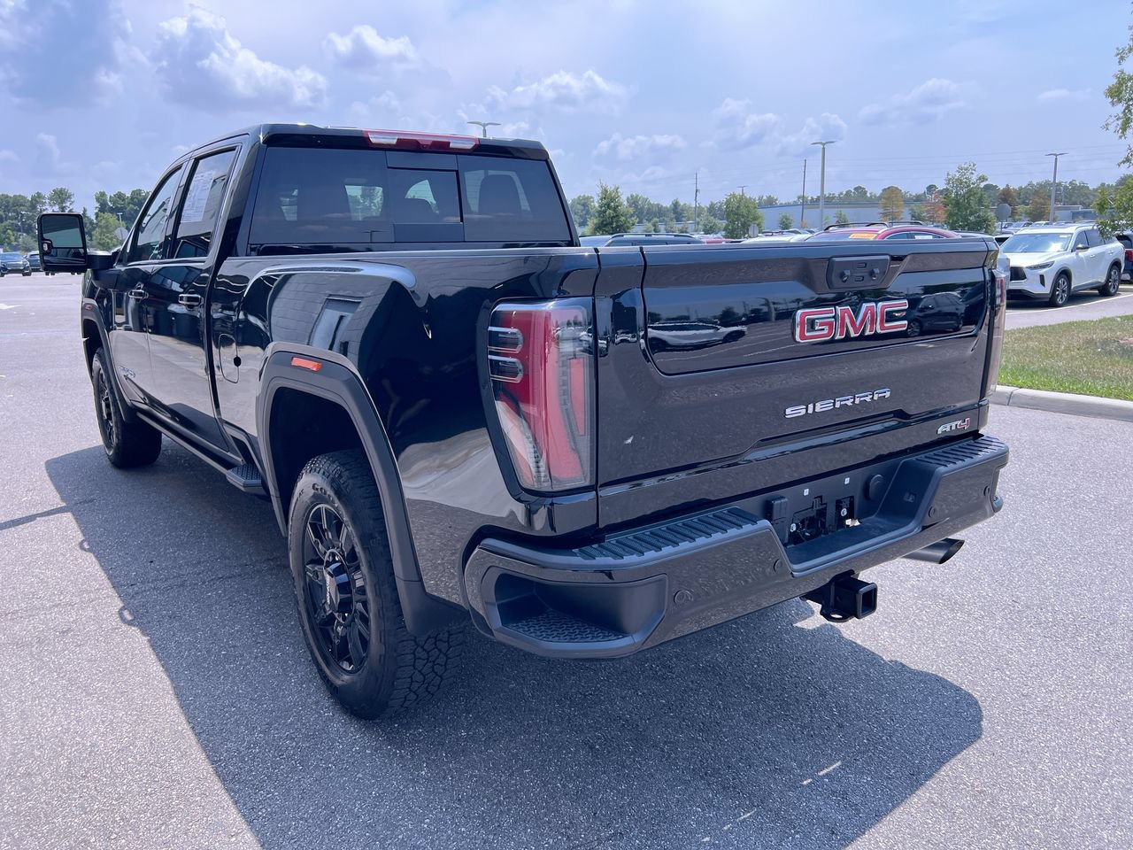 Used 2025 GMC Sierra 2500 AT4 AWD/4WD image 5