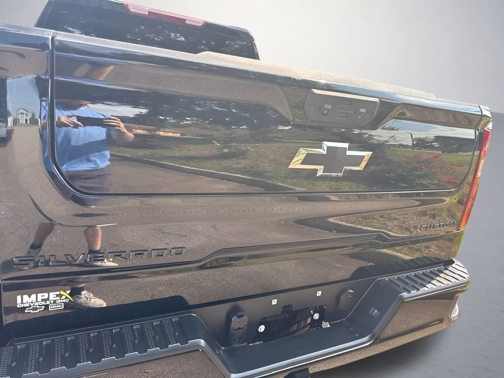 Used 2024 Chevrolet Silverado 1500 Custom AWD/4WD image 29