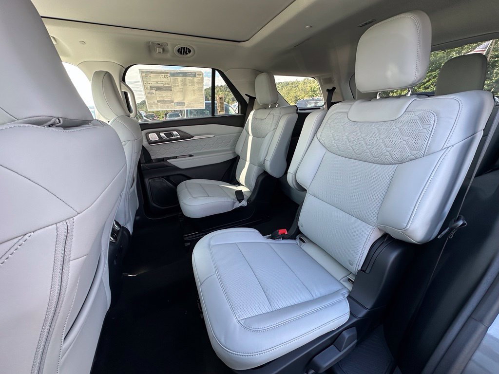 New 2026 Ford Explorer Platinum w/ LUX Leather Package AWD/4WD image 18