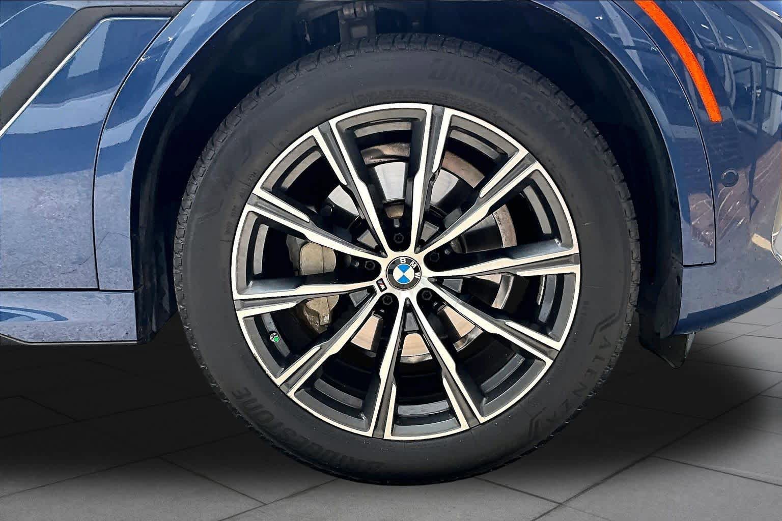 Used 2022 BMW X6 xDrive40i w/ M Sport Package AWD/4WD image 10