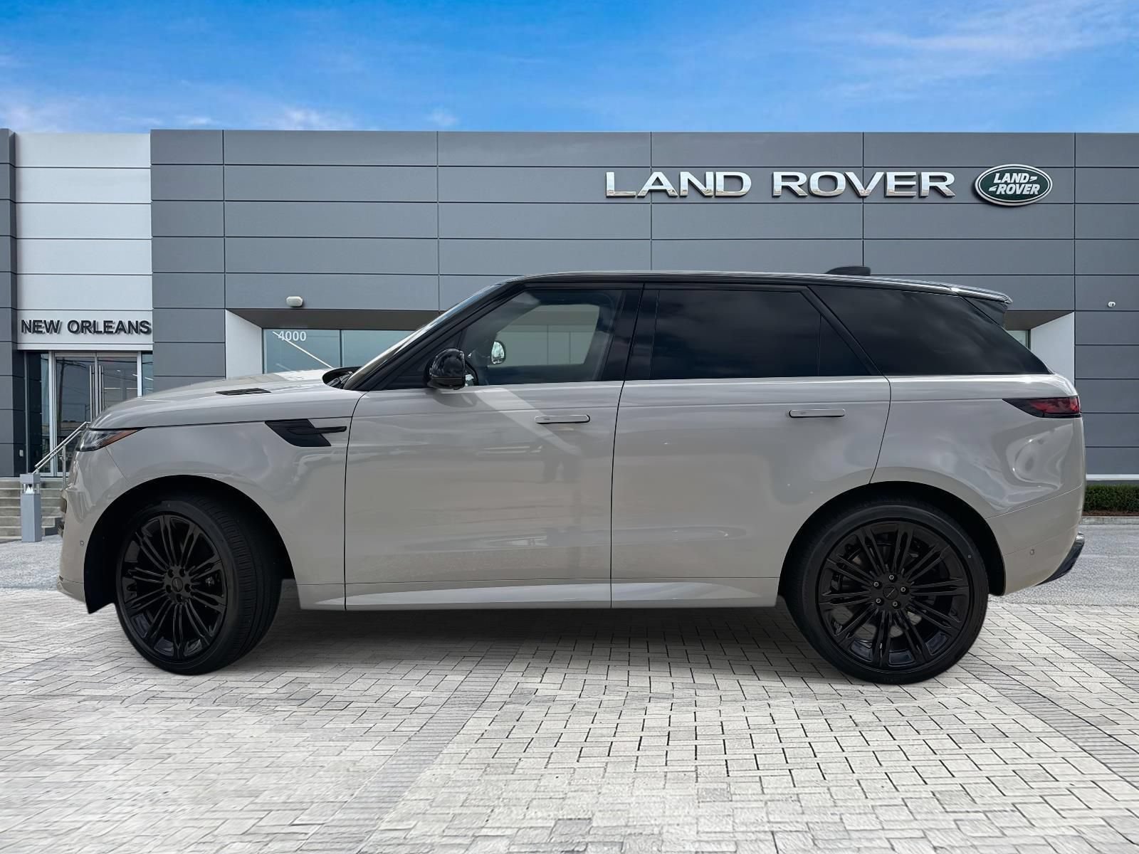 New 2026 Land Rover Range Rover Sport Dynamic SE AWD/4WD image 2