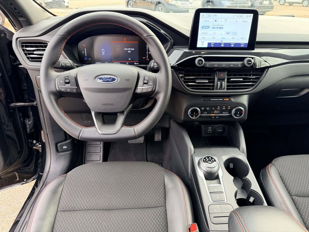 Used 2025 Ford Escape ST-Line image 2