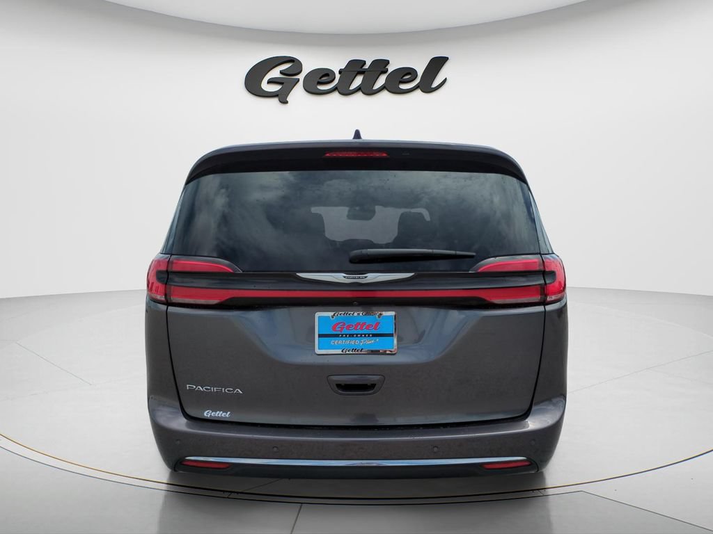 Used 2023 Chrysler Pacifica Touring-L FWD image 6