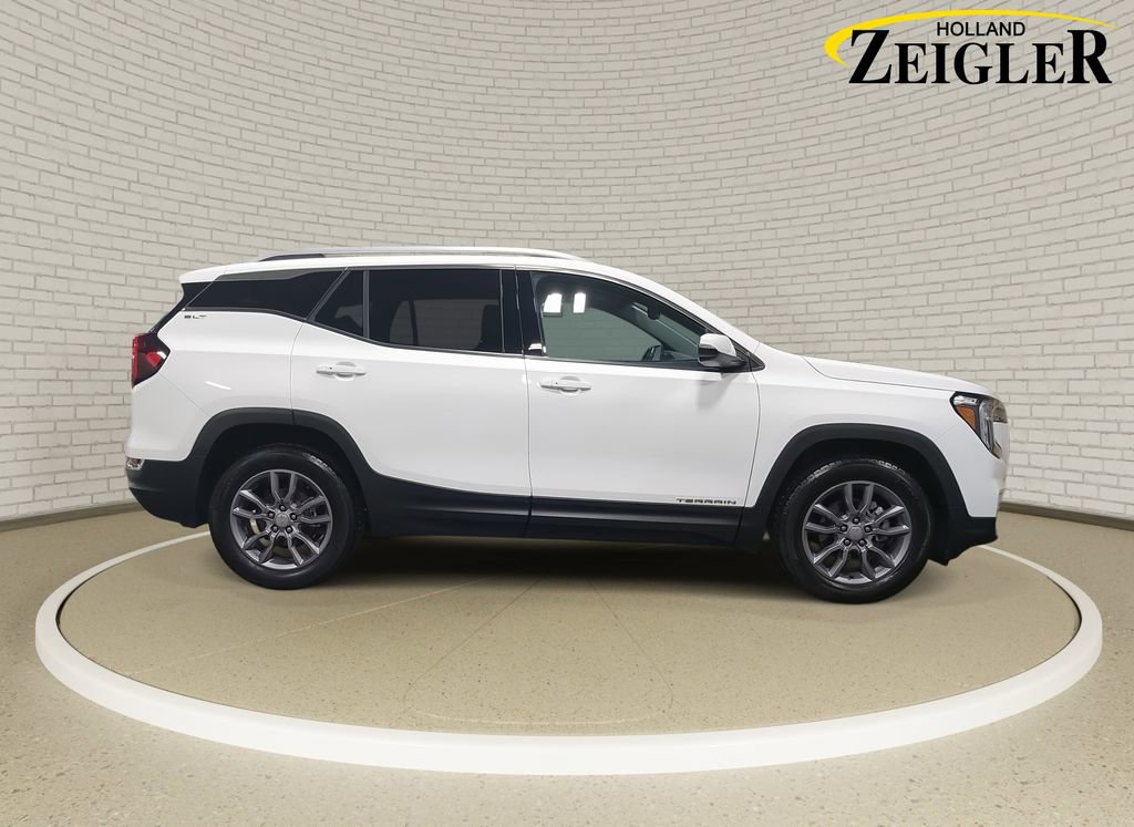 Used 2024 GMC Terrain SLT image 4