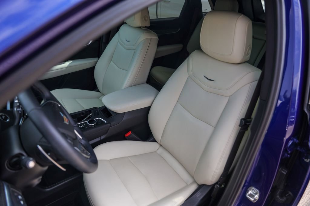 Certified 2025 Cadillac XT5 Sportv w/ Technology Package AWD/4WD image 7