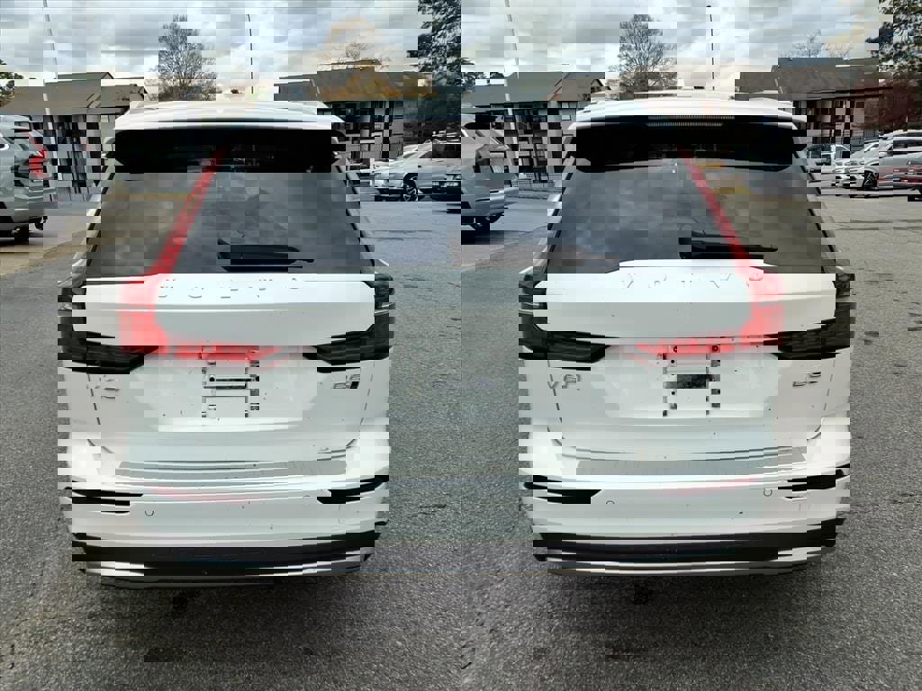 New 2026 Volvo V60 B5 Cross Country Plus w/ Protection Package Premier image 4
