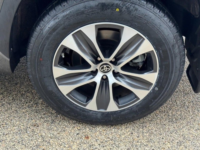 Used 2023 Toyota Highlander XLE image 7