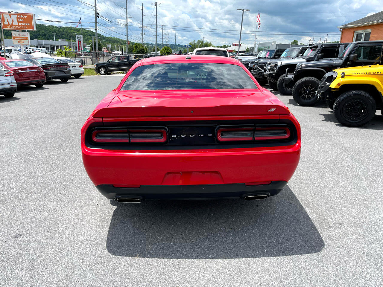 Used 2019 Dodge Challenger SXT image 4