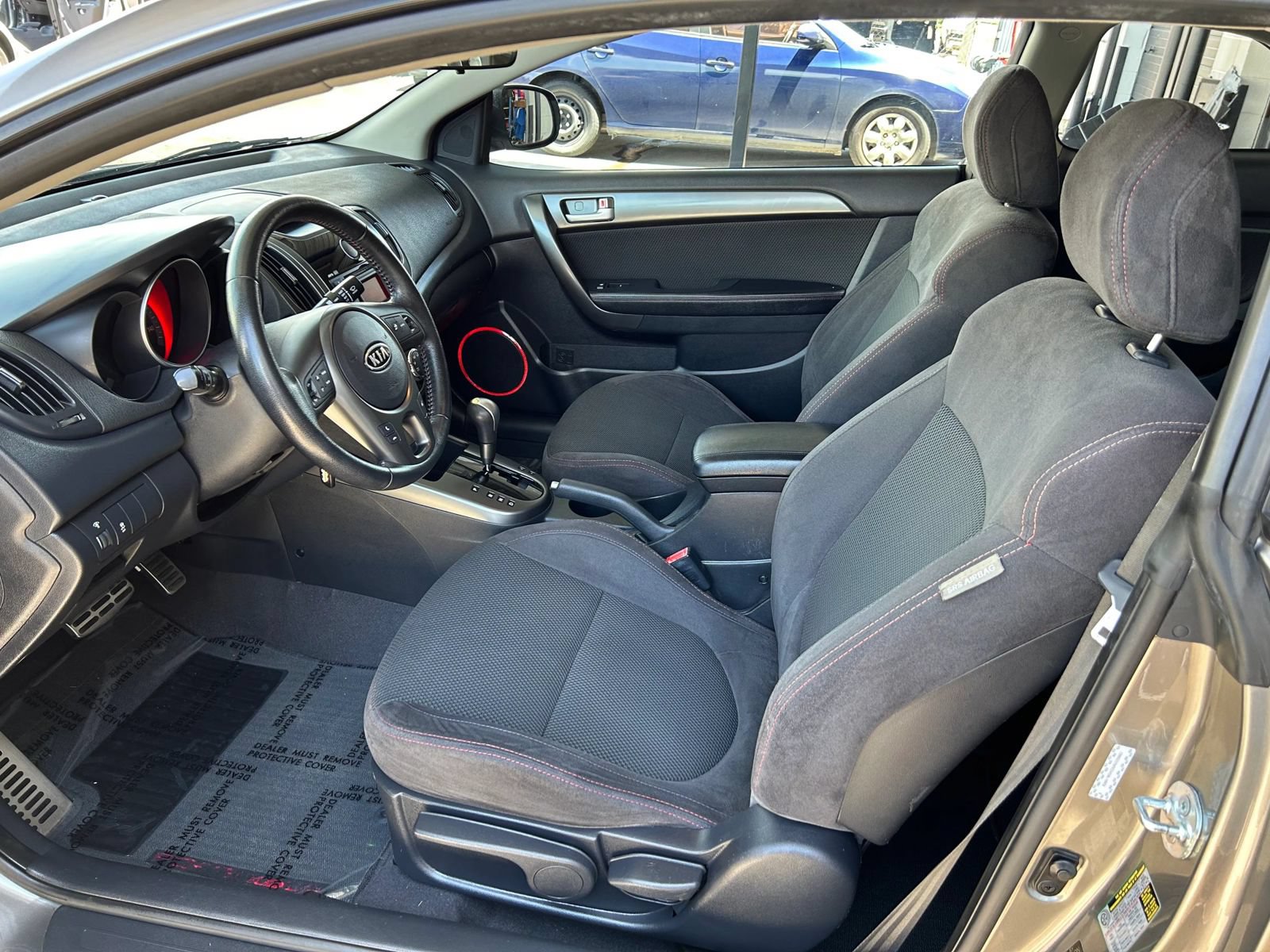 Used 2010 Kia Forte Koup SX FWD image 25