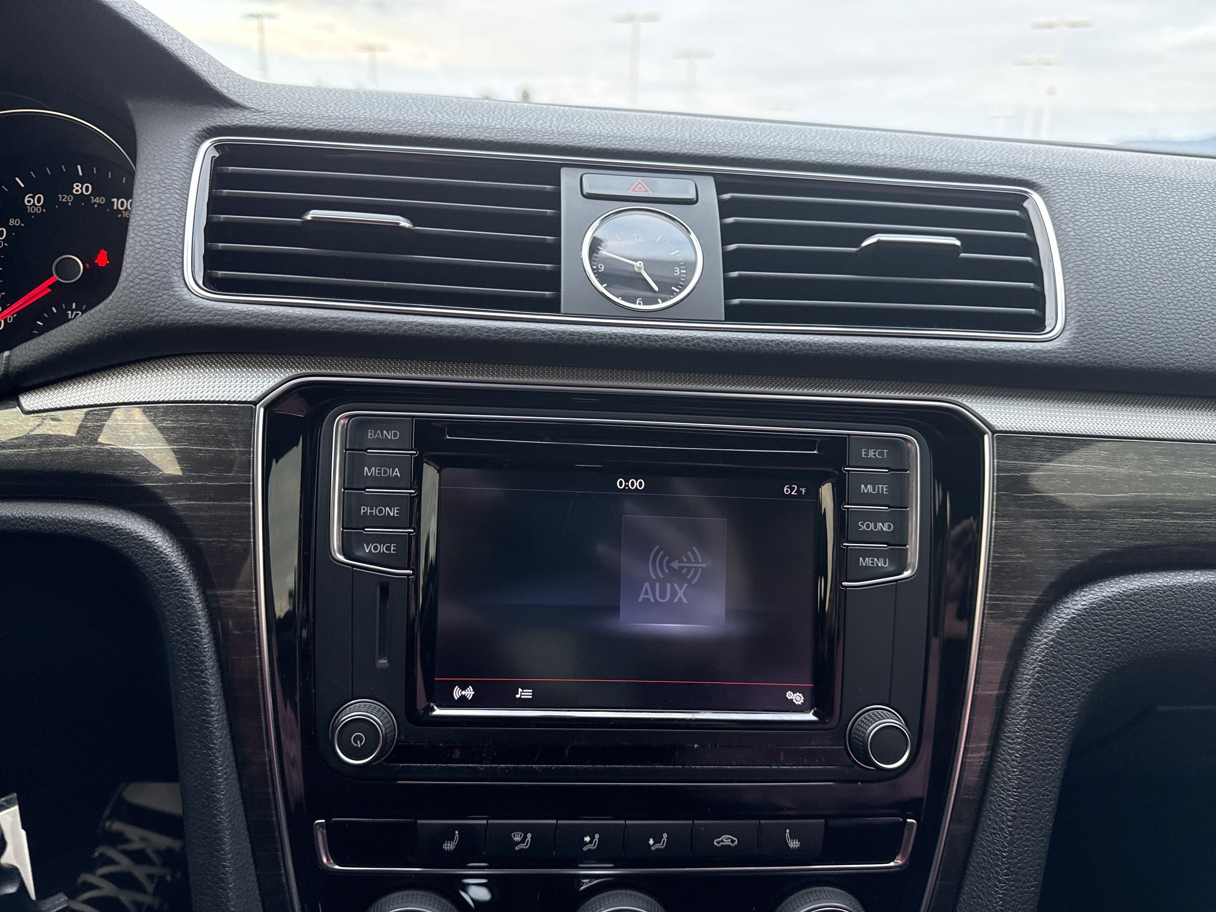 Used 2016 Volkswagen Passat 1.8T SE image 11