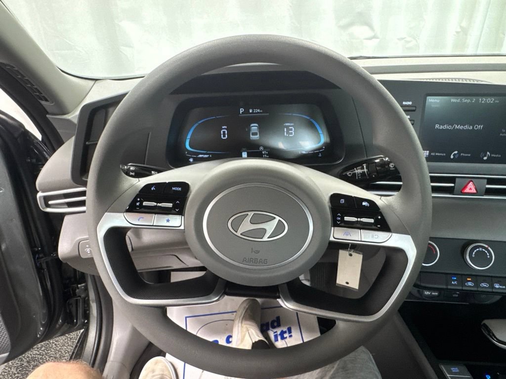 New 2026 Hyundai Elantra SE FWD image 17