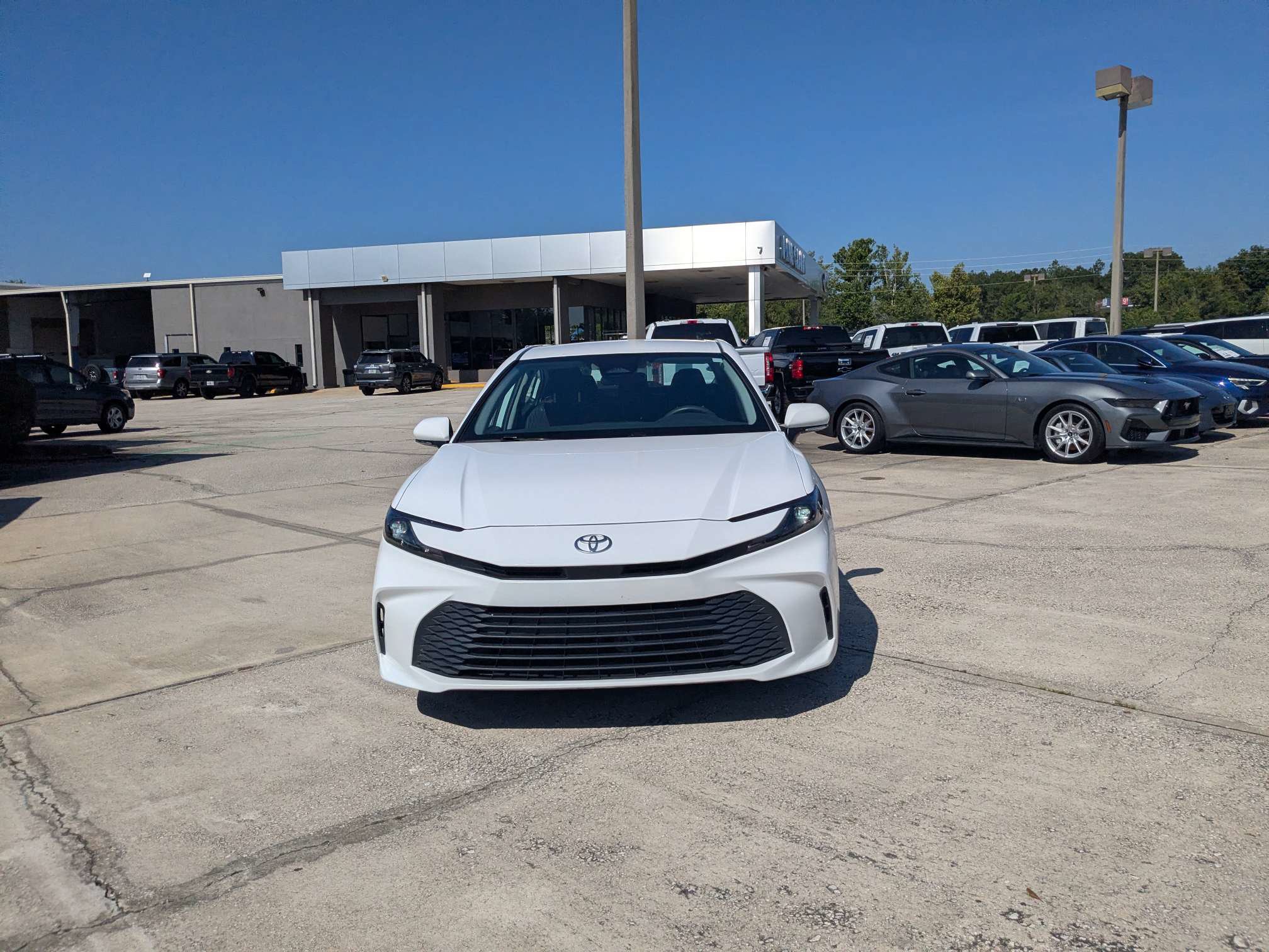 Used 2025 Toyota Camry LE FWD image 9